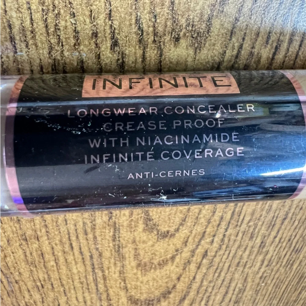 Revolution C-2 Conceal & Define Infinite Long Wear Concealer Crease Proof